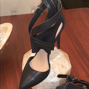 Joe’s JJ Alyson pump